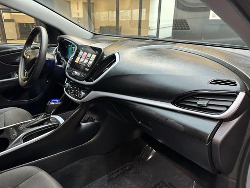 Used 2018 Chevrolet Volt LT FWD image 31