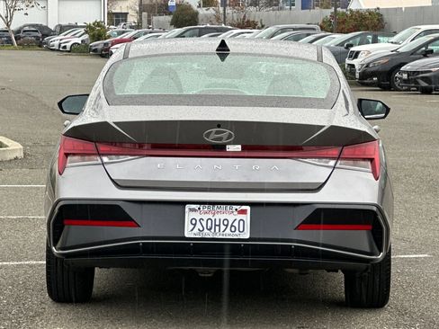 Used 2024 Hyundai Elantra SEL w/ Convenience Package image 5