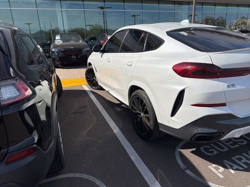 Used 2022 BMW X6 M50i w/ Shadowloine Package AWD/4WD image 4