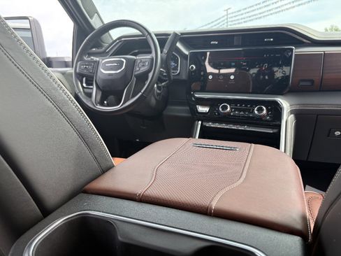 Used 2024 GMC Sierra 3500 Denali Ultimate AWD/4WD image 25