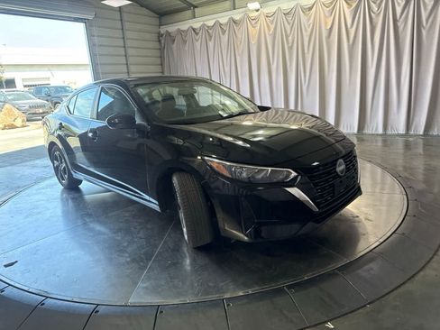 Used 2025 Nissan Sentra SV FWD image 3