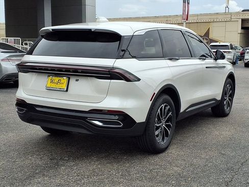 New 2026 Lincoln Nautilus Premier image 2