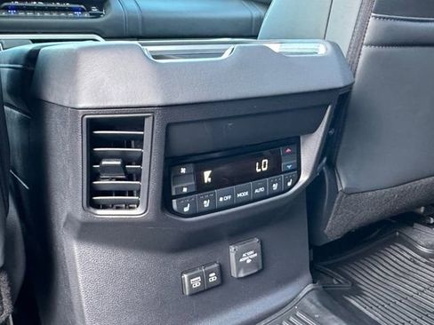 Used 2025 Toyota Sequoia Platinum image 30