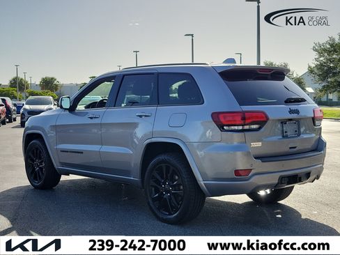 Used 2021 Jeep Grand Cherokee Laredo X RWD image 4