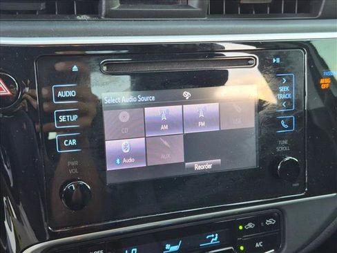 Used 2018 Toyota Corolla LE FWD image 18