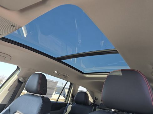 New 2026 Volkswagen Atlas Peak Edition image 3