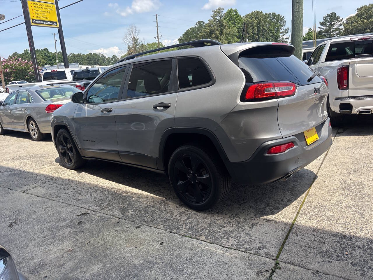 Used 2016 Jeep Cherokee Sport FWD image 5