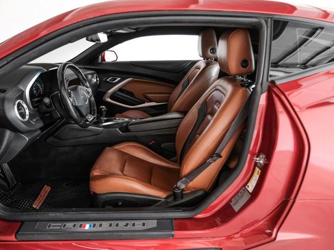 Used 2016 Chevrolet Camaro SS RWD image 3