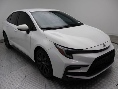 Used 2023 Toyota Corolla SE image 6