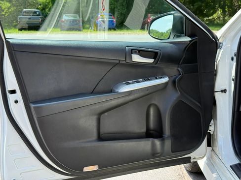 Used 2012 Toyota Camry SE FWD image 8