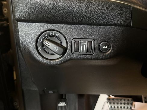 Used 2017 Dodge Challenger GT w/ Driver Convenience Group image 17