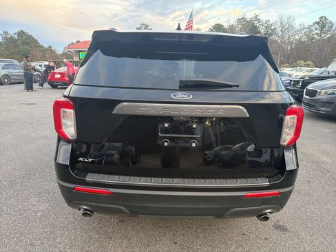 Used 2021 Ford Explorer XLT w/ Equipment Group 202A image 5