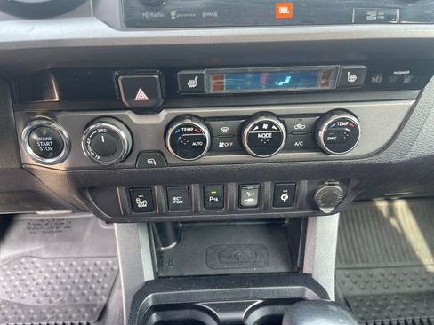 Used 2017 Toyota Tacoma TRD Sport image 21