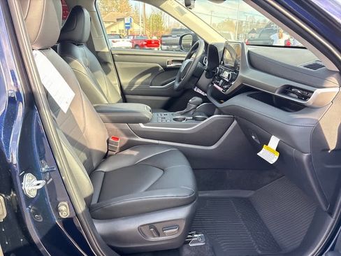New 2026 Toyota Highlander XLE image 6