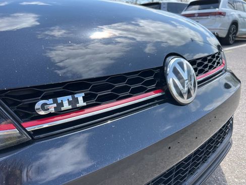 Used 2018 Volkswagen GTI SE FWD image 10