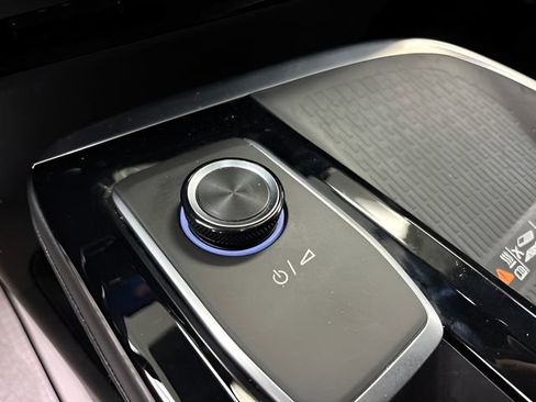 Used 2025 Buick Enclave Sport Touring image 32