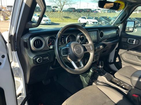 Used 2020 Jeep Wrangler Unlimited Sahara image 17