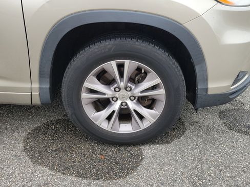 Used 2014 Toyota Highlander XLE image 12