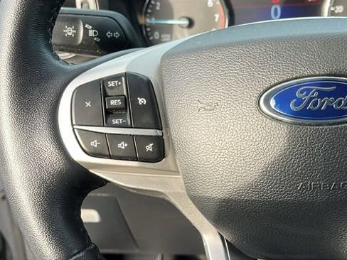 Used 2022 Ford Explorer XLT image 12