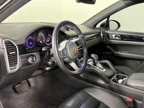 Certified 2022 Porsche Cayenne image 4
