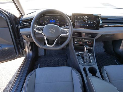 Certified 2025 Volkswagen Jetta SE image 21