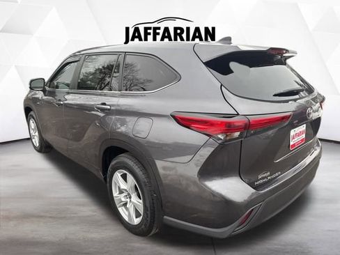 Certified 2023 Toyota Highlander LE image 9