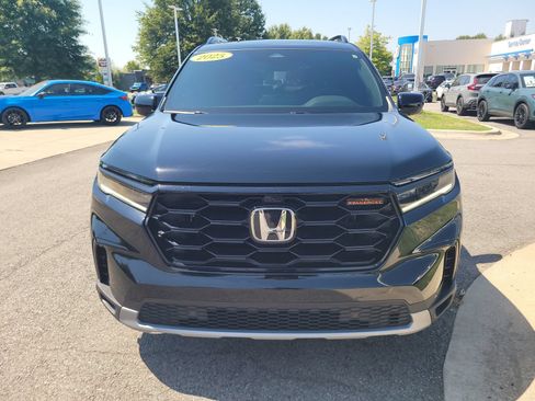 Certified 2025 Honda Pilot TrailSport image 8