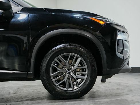 Used 2023 Nissan Rogue S image 9