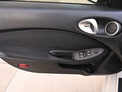 Used 2010 Nissan 370Z Coupe image 18