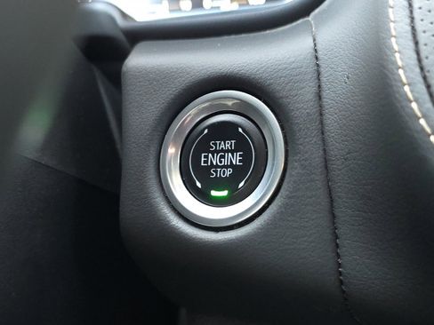 Used 2024 GMC Yukon SLT image 34