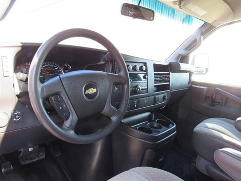 Used 2017 Chevrolet Express 3500 image 15