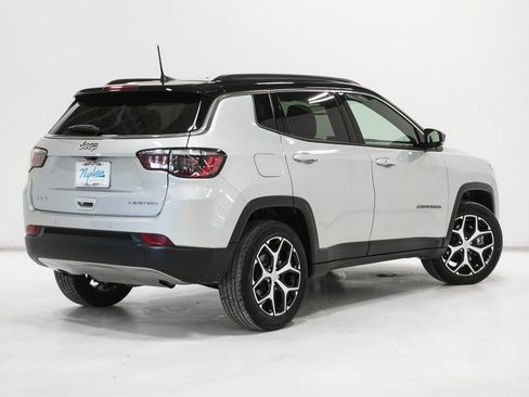 Certified 2024 Jeep Compass Limited image 7