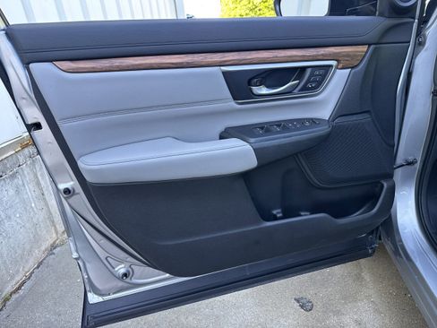 Used 2020 Honda CR-V Touring image 8
