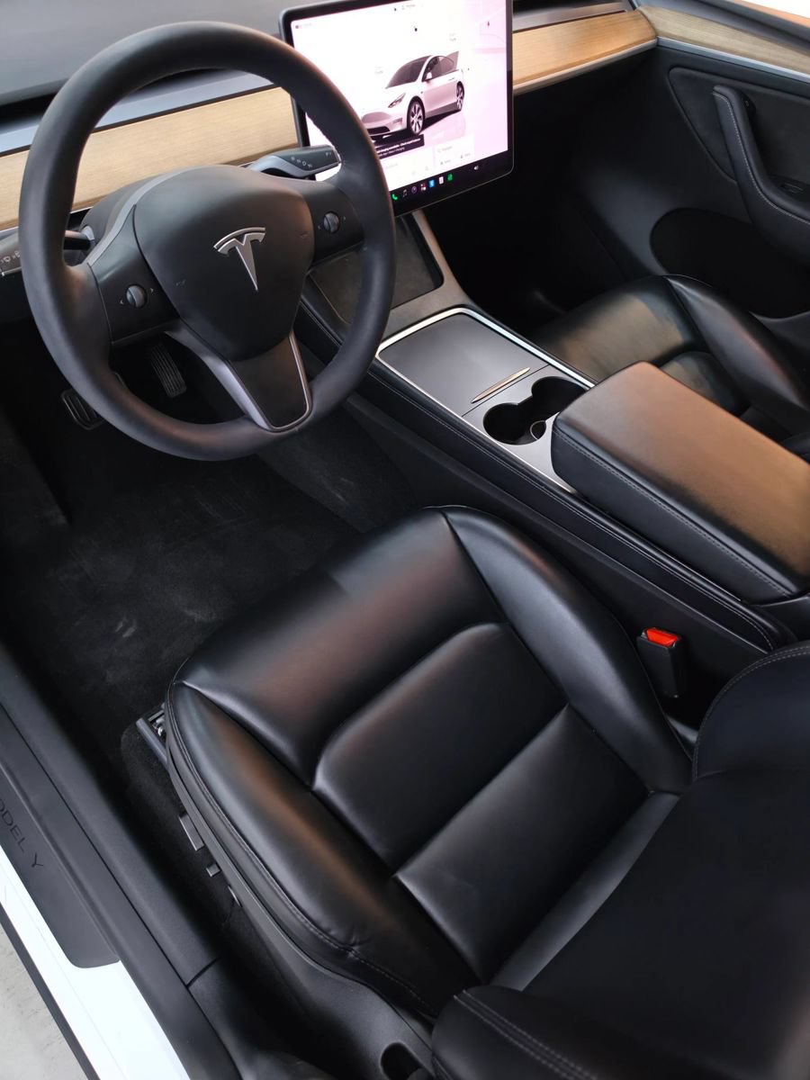 Used 2024 Tesla Model Y Long Range AWD/4WD image 16