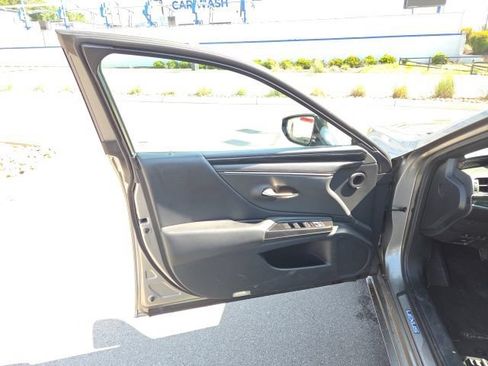 Used 2019 Lexus ES 300h w/ Accessory Package 2 FWD image 12