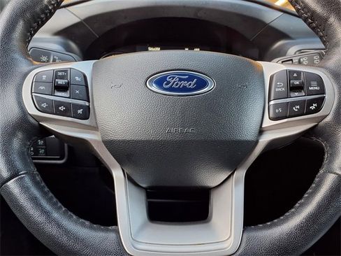 Certified 2022 Ford Explorer XLT w/ Equipment Group 202A image 17