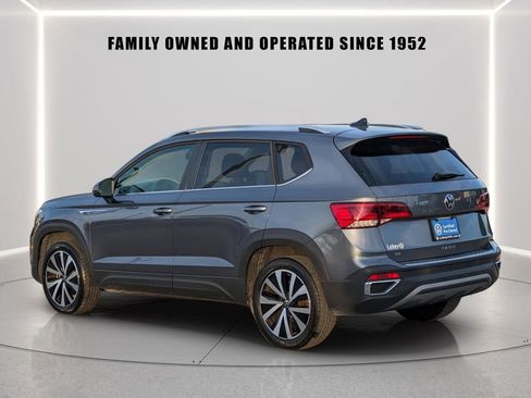 Certified 2024 Volkswagen Taos SE image 3