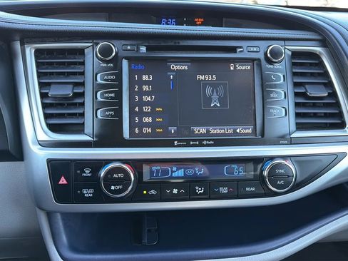 Used 2017 Toyota Highlander AWD V6 image 18