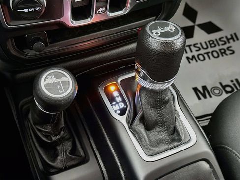 Used 2018 Jeep Wrangler Unlimited Sport S AWD/4WD image 17