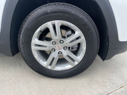 Used 2024 GMC Terrain SLE image 30