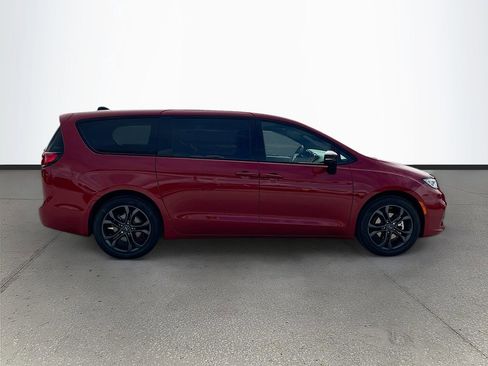 New 2026 Chrysler Pacifica Select image 8