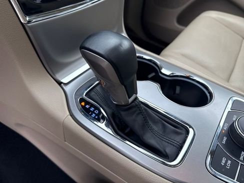 Used 2020 Jeep Grand Cherokee Limited w/ Luxury Group II image 24