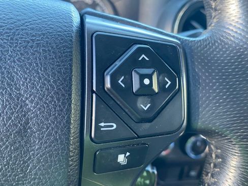 Used 2019 Toyota Tacoma TRD Sport AWD/4WD image 26