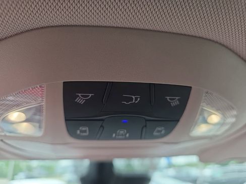 Used 2023 Chrysler Pacifica Touring-L FWD image 24