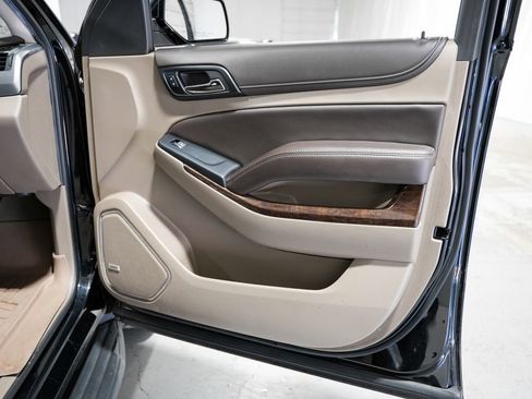 Used 2018 Chevrolet Suburban LT image 34