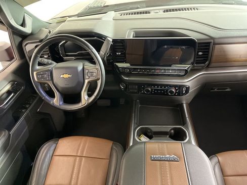 Used 2024 Chevrolet Silverado 3500 High Country w/ Technology Package image 15