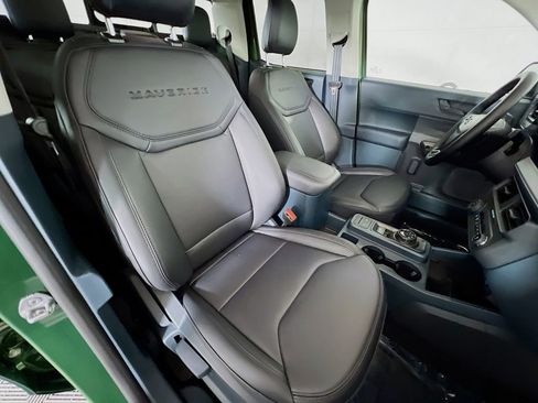 New 2025 Ford Maverick Lariat w/ Black Appearance Package image 17