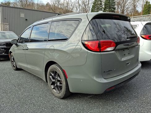Used 2020 Chrysler Pacifica Touring-L Plus w/ Advanced Safetytec Group image 3