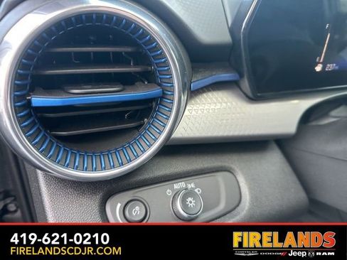 Used 2025 Chevrolet Trax LT w/ LT Convenience Package image 22