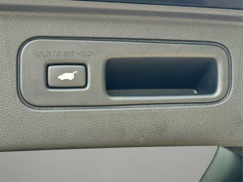 Used 2025 Honda Pilot Elite image 53
